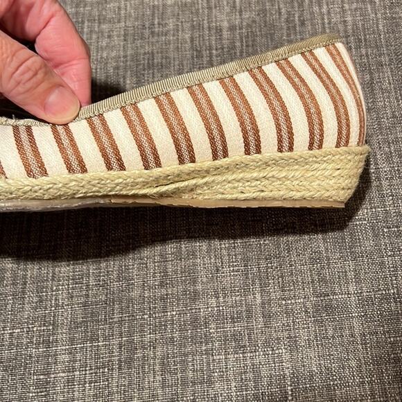NWOT Beacon Fashion and Fit Espadrilles Jute Wedge Shoes 8.5M tan cream striped - Picture 10 of 11